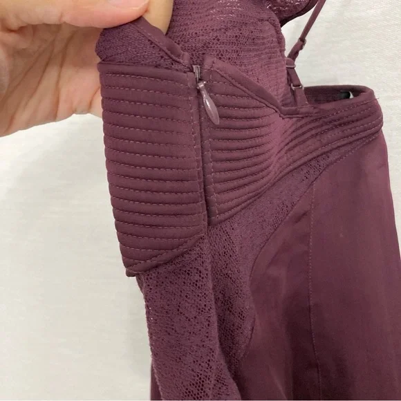 Talula Burgundy Lace Textured Side Zip Spagetti Strap Top size Small - Picture 10 of 12